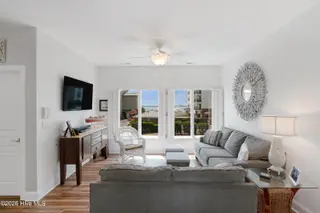 104 S 3rd Street I-1 & Slip 5 Atlantic Harbour, Morehead City, NC 28557 – photo 10: Living room