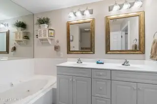 2555 St James Drive SE 504, Southport, NC 28461 — 3-bedroom condo in St James, Southport, NC, photo 24 of 76: Shipwatch504 - 40