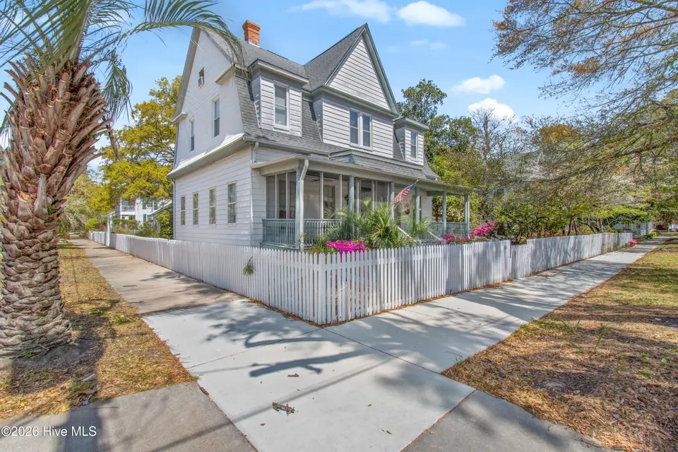 301 E Moore Street, Southport, NC 28461 – photo 1 of 71: 301EMooreSt - 1