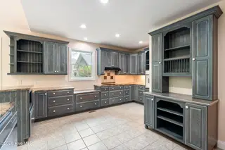 86 Plantation Passage Drive SE, Bolivia, NC 28422 — 4-bedroom home in Winding River Plantation, Bolivia, NC, photo 12 of 77: Kitchen