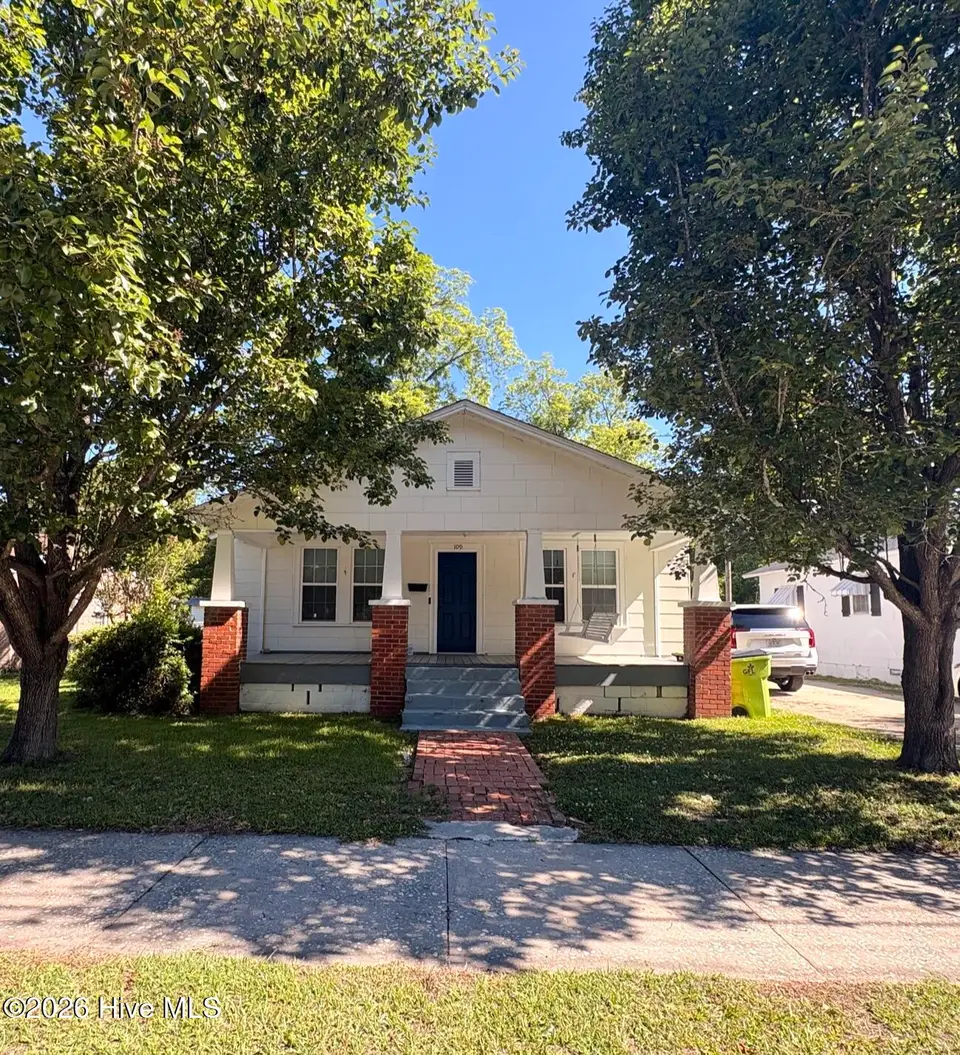 109 E Calhoun Street, Whiteville, NC 28472 – photo 1 of 21: Front of House