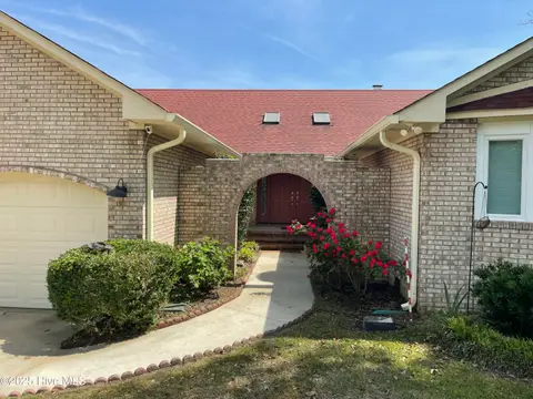 995 Chadwick Shores Dr, Sneads Ferry