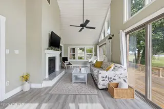 824 Pelican Drive, New Bern, NC 28560 – photo 6: Living Area