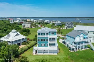 53 Sailview Drive, North Topsail Beach, NC 28460 – photo 5: 53 Green Grass3