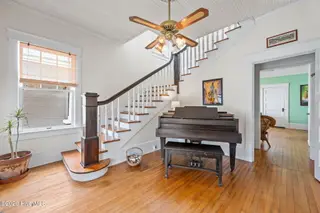 1306 National Avenue, New Bern, NC 28560 – photo 8: foyer