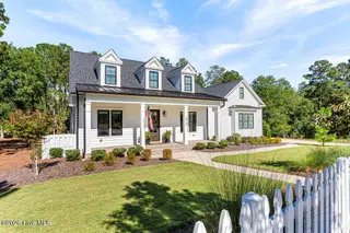 275 Hollycrest Drive, Pinehurst, NC 28374 — 5-bedroom home in Hollycrest, Pinehurst, NC, photo 1 of 42: 275 Hollycrest Drive