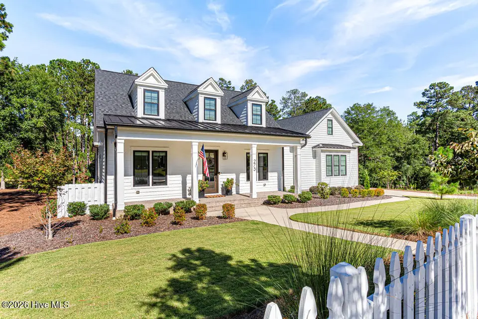 275 Hollycrest Drive, Pinehurst, NC 28374 — 5-bedroom home in Hollycrest, Pinehurst, NC, photo 1 of 42: 275 Hollycrest Drive