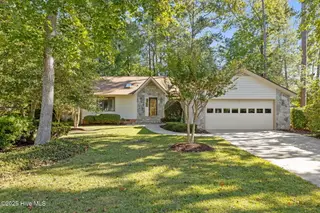 404 Hillcrest Drive, Morehead City, NC 28557 – photo 2: 3-web-or-mls-1S3A0823