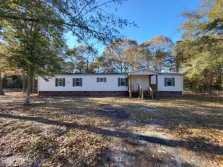119 Edgewater Lane, Richlands, NC 28574 — 2-bedroom manufactured home in Chapel Ridge, Richlands, NC, photo 2 of 34: 119 Edgewater Ln, Richlands, NC