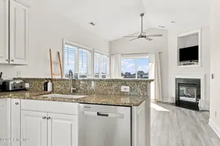 106 Willis Avenue B, Atlantic Beach, NC 28512 – photo 11: 43-web-or-mls-IMG_0687