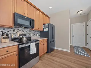 301 Savannah Drive, Jacksonville, NC 28540 – photo 14: 15-web-or-mls-301 Savannah Dr. 30
