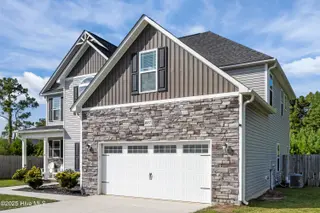 607 Coral Reef Court, Sneads Ferry, NC 28460 — 5-bedroom home in Bridgeport, Sneads Ferry, NC, photo 2 of 65: 5-print-03