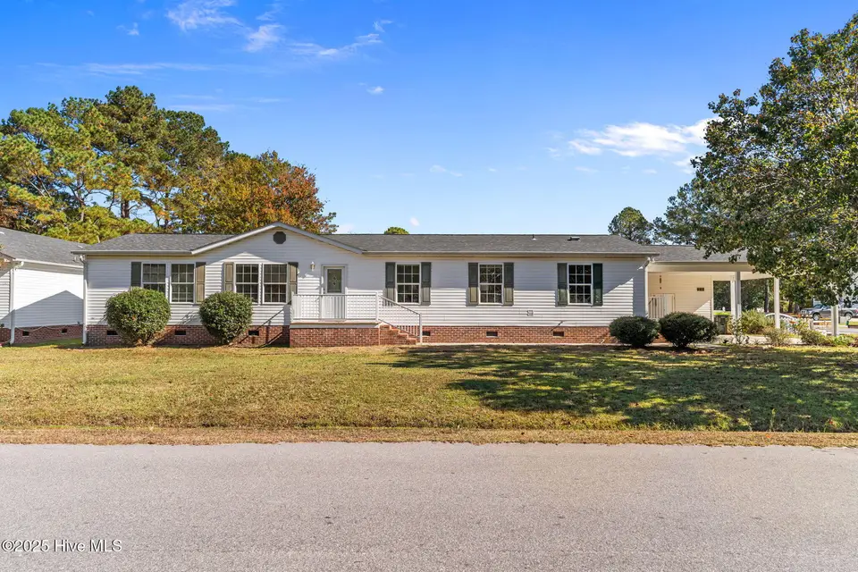 1041 Palm Court SW, Calabash, NC 28467 — 3-bedroom manufactured home in Village At Calabash, Calabash, NC, photo 1 of 58: 1041 Palm Court