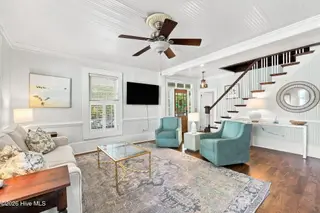 913 Bridges Street, Morehead City, NC 28557 – photo 2: Living Room