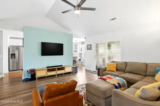 8504 Lakeview Drive, Wilmington, NC 28412 – photo 11: 9_8504_lakeview_dr_009