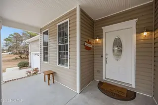 2123 Caracara Drive, New Bern, NC 28560 – photo 5: 40-web-or-mls-0C0A3825