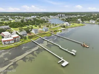 4741 S Shore Drive, Morehead City, NC 28557 – photo 17: 17-web-or-mls-4741 S Shore Dr 021