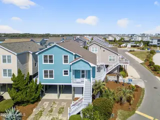 17 Sandpiper Drive, Ocean Isle Beach, NC 28469 — 5-bedroom home in Island Park, Ocean Isle Beach, NC, photo 4 of 54: Island Park