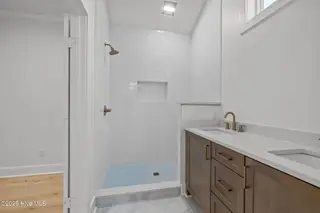 504 N 25th Street, Morehead City, NC 28557 – photo 23: Primary Bathroom