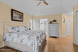 413 Pelican Harbor Road, Beaufort, NC 28516 — 3-bedroom home in Wards Creek Plantation, Beaufort, NC, photo 20 of 30: Primary Bedroom
