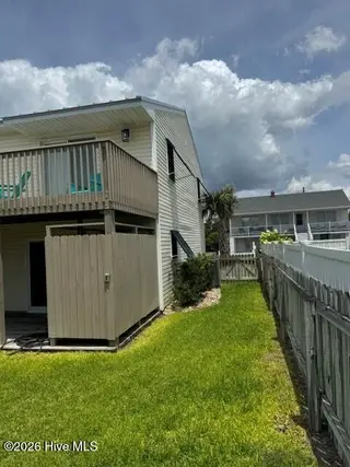 102 W Dobbs Street, Atlantic Beach, NC 28512 – photo 7: Dobbs 12