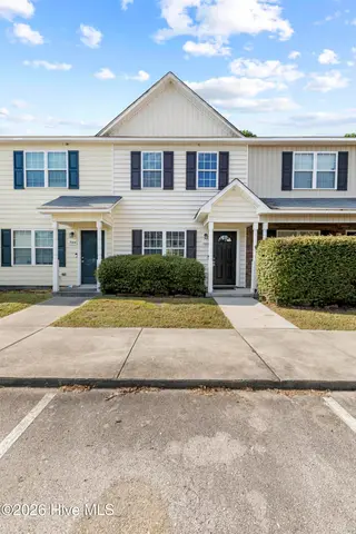 7002 Banister Loop, Jacksonville, NC 28546 — 2-bedroom townhome in The Gables, Jacksonville, NC, photo 2 of 24