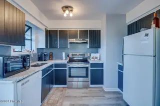 4153 Spirea Drive Unit 3, Wilmington, NC 28403 – photo 14: 14 Kitchen