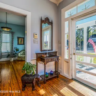 406 Queen Street, New Bern, NC 28560 – photo 8: Foyer