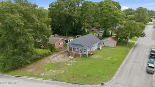 700 N Grace Avenue, New Bern, NC 28562 – photo 6: 6-web-or-mls-DJI_20260803114531_0225_D -