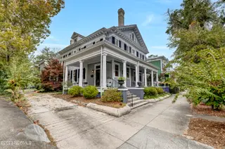 106 S 5th Avenue, Wilmington, NC 28401 – photo 2: Front SE
