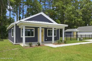 157 Long Pond Loop, Swansboro, NC 28584 – photo 3: Exterior Front View 2