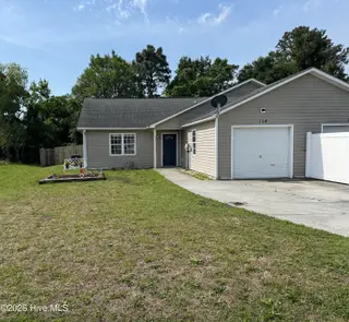114 Charlton Road, Hubert, NC 28539 – photo 1: FOH