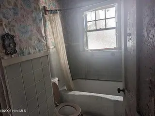112 N Secrest Street, Kinston, NC 28501 – photo 9: bath