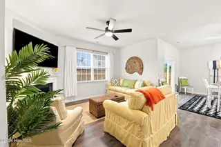 2013 Montford Drive, New Bern, NC 28562 – photo 7: 31-web-or-mls-DSC_8598_edit