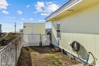 601 Emerald Drive, Emerald Isle, NC 28594 – photo 5: Fenced Side Yard