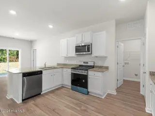 3019 Maravella Court SE Lot 40, Bolivia, NC 28422 — 3-bedroom home in Mariner's Reach, Bolivia, NC, photo 6 of 42: WindyWoods1723kitDRHorton-006-022-1280x9