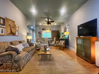 1120 S 3rd Street, Wilmington, NC 28401 – photo 21: (26) LivingRoom