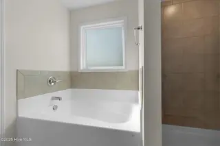 107 Peletier Shores Drive, Peletier, NC 28584 – photo 21: Primary ensuite bath