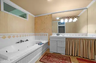 106 W Main Street, Washington, NC 27889 – photo 20: 2nd Floor Bath