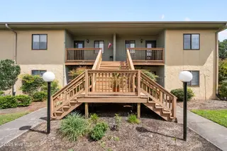 3624 Saint Johns Court B, Wilmington, NC 28403 — 2-bedroom condo in Park Place, Wilmington, NC, photo 1 of 59: 3-web-or-mls-DSC07093