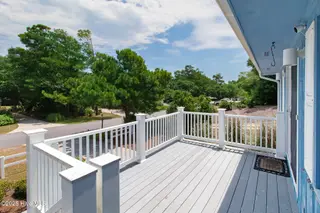 133 Doe Drive, Emerald Isle, NC 28594 – photo 6: Front porch overlooking Doe Dr