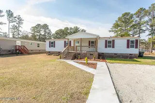 423 Gray Drive SW, Shallotte, NC 28470 — 3-bedroom manufactured home in Sherrow Estates, Shallotte, NC, photo 3 of 38