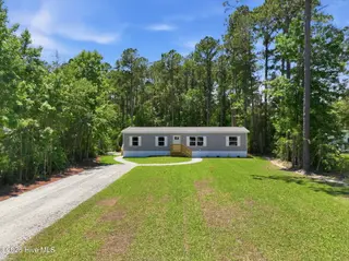 317 N Red Maple Court, Swansboro, NC 28584 – photo 3: 2-web-or-mls-317 N Red Maple Ct 002