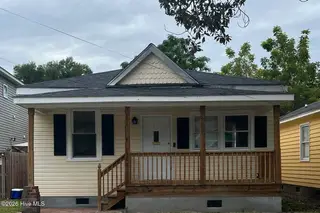 425 Henry Street, Wilmington, NC 28405 — 3-bedroom home in Ridgecrest, Wilmington, NC, photo 1 of 8: Front