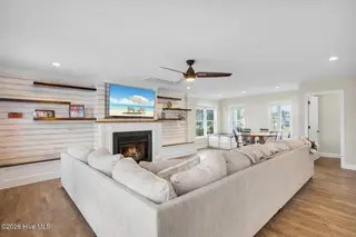 143 Tifton Circle, Cape Carteret, NC 28584 – photo 2: Living Room