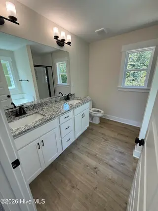 316 Hawks Bluff Drive, New Bern, NC 28560 – photo 19: Primary bath