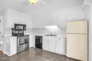 4 Lakeview Court, Calabash, NC 28467 — 2-bedroom home in Carolina Shores, Calabash, NC, photo 10 of 32