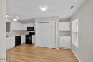 4240 Williamsbrook Lane B, Greenville, NC 27858 – photo 6: Kitchen dining