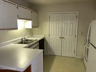 116 Breezewood Drive H, Greenville, NC 27858 – photo 6: IMG_6136