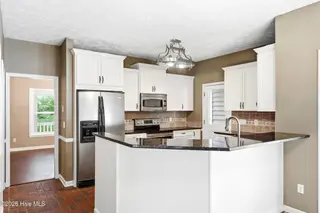 305 Grovediere Lane, Hampstead, NC 28443 — 4-bedroom home in Forest Sound, Hampstead, NC, photo 14 of 75